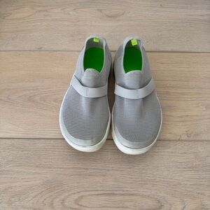 OOfos Womens 8 OOmg Eezee Low Recovery Sport Shoes Gray Slip On Sneaker Comfort